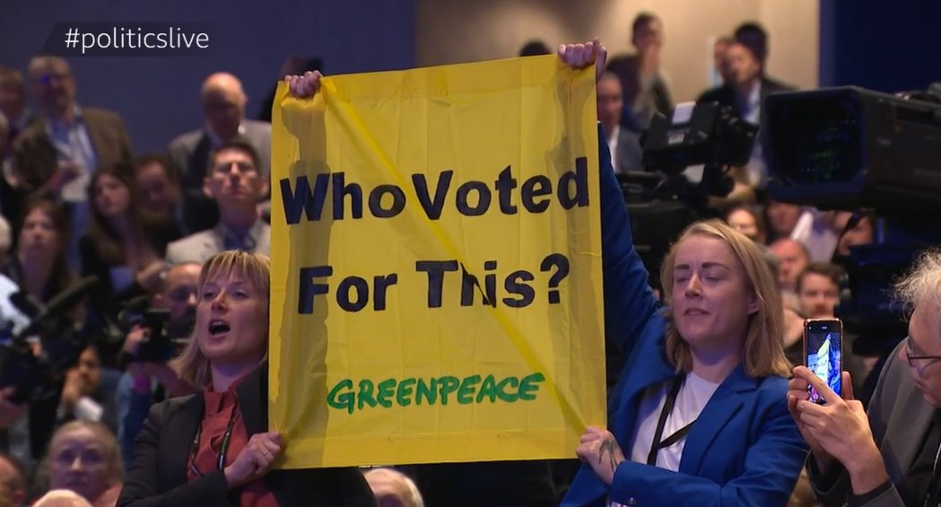 jeremycorbyn's tweet photo. Greenpeace are right: Liz Truss has no mandate for decimating our public services, demonising migrants or destroying the planet.

Behind the despair is hope. The Prime Minister's arrogance, denial and delusion has united millions in their demand for transformative change. https://t.co/UCgWS7TzrM