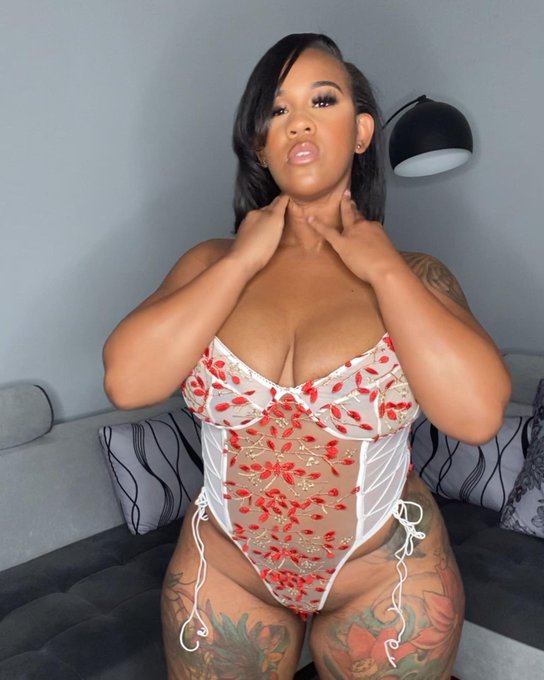 Need some lingerie🤔shop flavors  ✅quality lingerie reasonable prices ✅daily discounts  ✅all orders ship