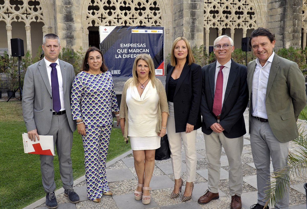 ciudadjerez's tweet photo. ✔️En la III Feria de Empleo de la @CruzRojaCA, la alcaldesa @_MamenSanchez ha destacado "la importancia de iniciativas como esta para la creación de empleo" y felicito a "todas las personas que han participado o van a participar en esta Feria para la búsqueda activa de empleo" https://t.co/ATY6D1GeeE