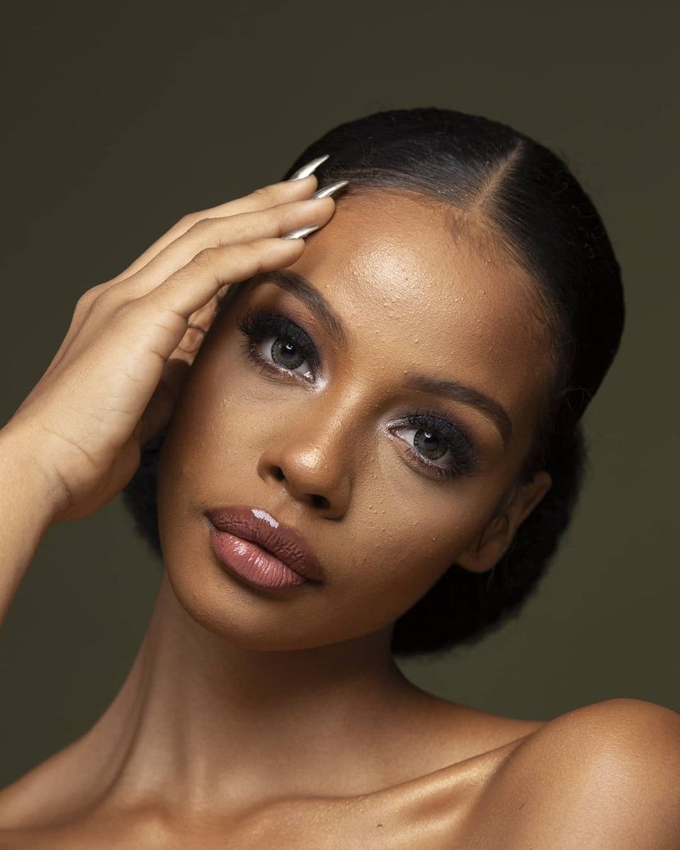 league_soft's tweet photo. Newly retouched🖋,decided to do something natural and brown skin like 😍😍.A RETOUCHER .
#lagosretoucher #lagosphtographer #Davido #Amazingklef #dettystudio #ElonMusk #under40ceos https://t.co/UN4hR7FYqQ