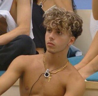aletdxx's tweet photo. ciao siete vivi? respirate? mangiate? eilà #amici22 https://t.co/Cw4YfCtjfe