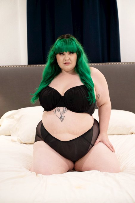 Do I look submissive and breedable to you? 😏  📸: @BigBigCherry https://t.co/pua08Ax2jj<a href="/tag/mvsales"class="tags"><span>#mvsales</span></a>