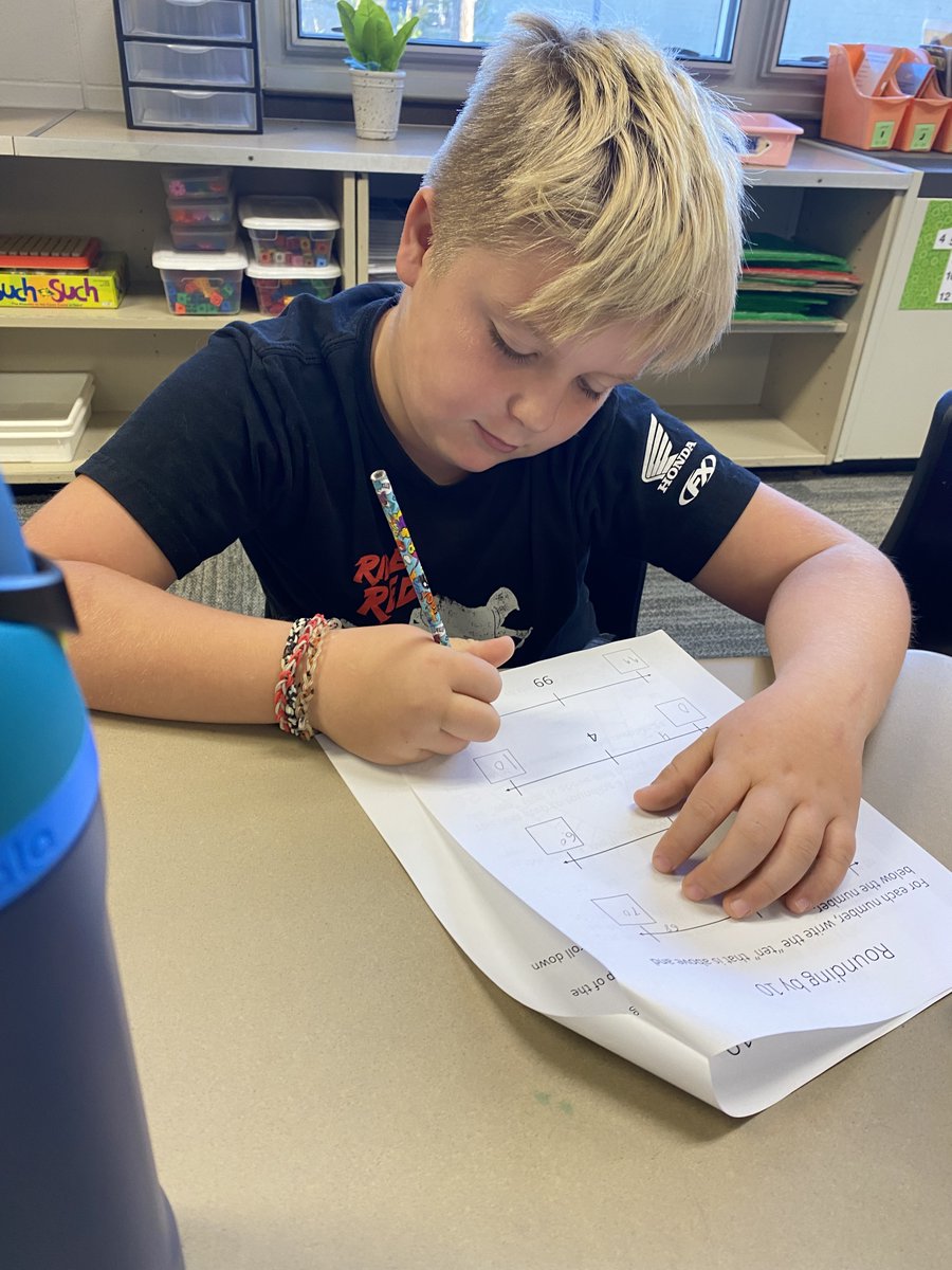 SunmanEl's tweet photo. #⃣#⃣#⃣Mrs. Kelley's 3rd Graders are building their number sense, as they practice how to round to the nearest ten.#⃣#⃣#⃣
#PowerStandard Use place value understanding to round 2- and 3-digit whole numbers to the to the nearest 10 or 100.
#HowMuchWeCanGrow #WatchSunmanDearborn https://t.co/1WcWjBFlle