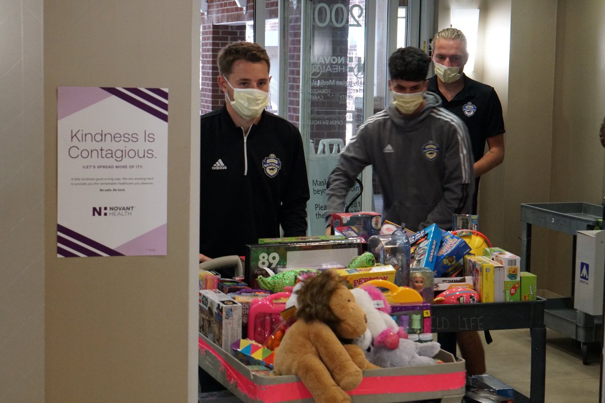 Independence's tweet photo. Charlotte, thank you! 💙 Because of your donations this season, hundreds of toys made their way to @novanthealth Hemby Children’s Hospital yesterday.  
#WeAreCLT https://t.co/R7FU4Eb48P