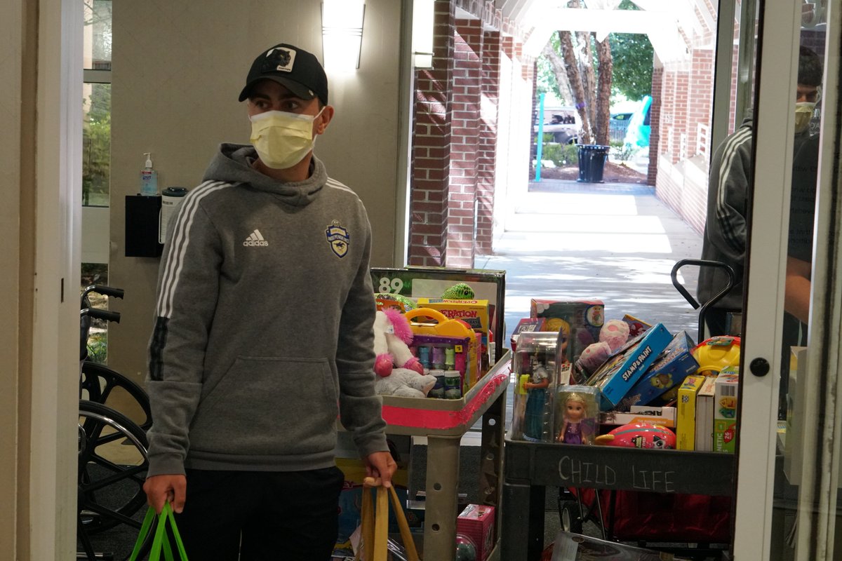 Independence's tweet photo. Charlotte, thank you! 💙 Because of your donations this season, hundreds of toys made their way to @novanthealth Hemby Children’s Hospital yesterday.  
#WeAreCLT https://t.co/R7FU4Eb48P