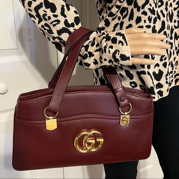 songsofserenity's tweet photo. So good I had to share! Check out all the items I'm loving on @Poshmarkapp from @dawn8259 #poshmark #fashion #style #shopmycloset #gucci #handcrafted #katespade: https://t.co/8bJNOyf02X https://t.co/oitivU9mxb