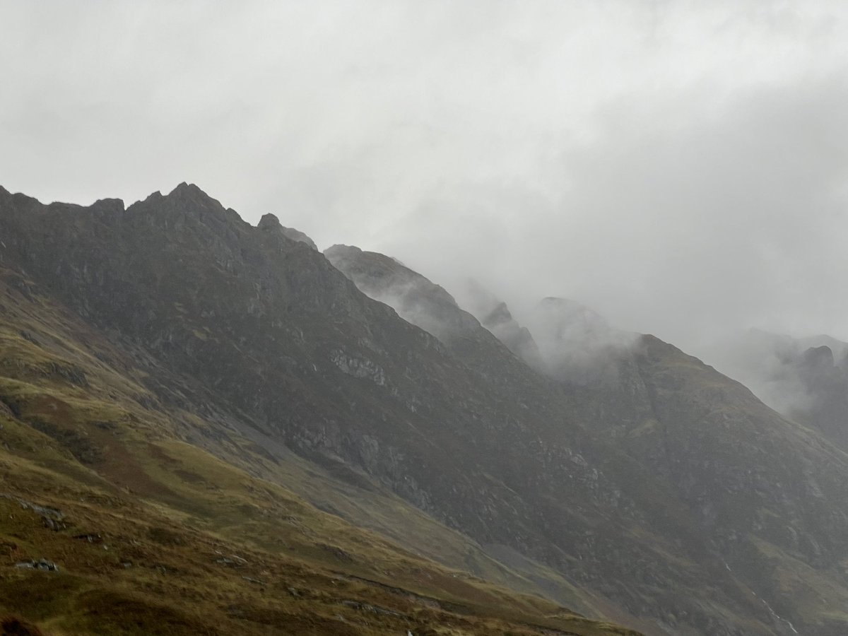 ASGFootcare's tweet photo. Really stretching out our last day by walking in Glencoe & lunch at the best climbing pub ever..The Clachaig Inn #ClachaigInn #BeRudeNotToo ⛰😬 https://t.co/znMEVGdL5I