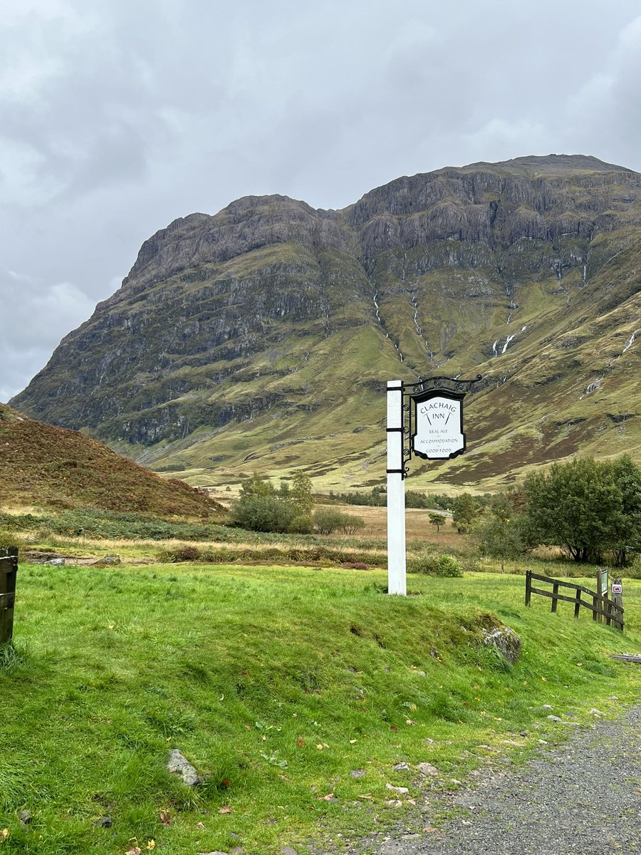 ASGFootcare's tweet photo. Really stretching out our last day by walking in Glencoe & lunch at the best climbing pub ever..The Clachaig Inn #ClachaigInn #BeRudeNotToo ⛰😬 https://t.co/znMEVGdL5I