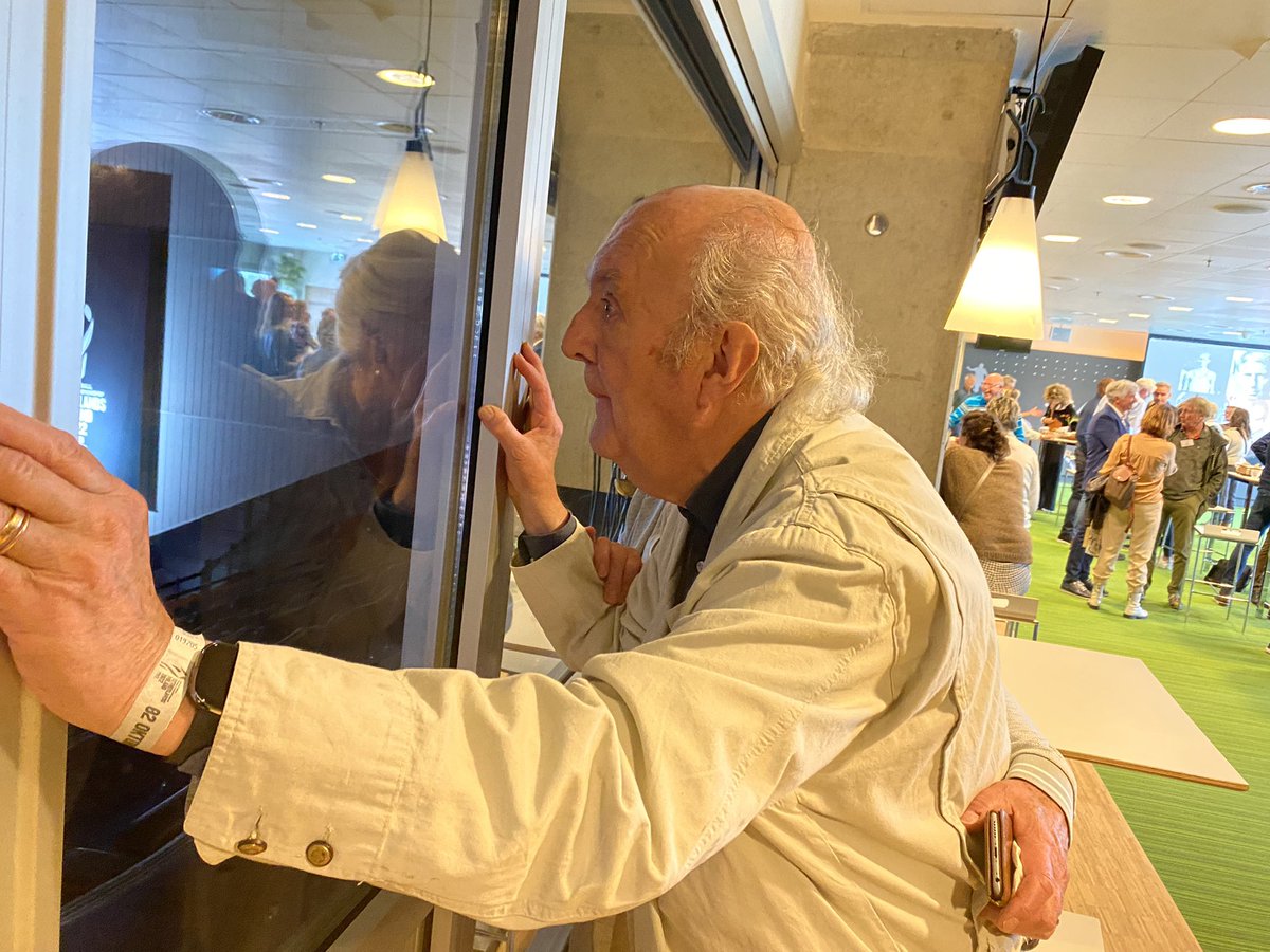 Volarendag 2/10. Dit is o.a. ook waar de Volaren voor opgericht is:
Bas Krijgsman en Jan Oosterbaan 85 jaar (WK 1962, EK 1963, OS 1964) aanwezig op onze Volarendag. Op een beamer met foto’s zag Jan zichzelf paar x voorbij komen. Wat geweldig dat ze erbij waren. Ze hebben genoten.