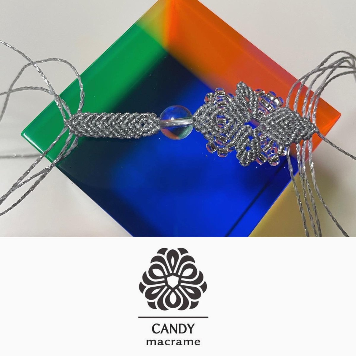 candy_macrame's tweet photo. 本日追納発送いたしましたが、
こちらはさらに次回追納品マクラメリングです😆
お試しでVasa cubeの上にのっけての撮影してみました。
Vasa cubeおもしろい😆
#macrame #macramering #マクラメ #マクラメリング #マクラメアクセサリー #beads #天然石 #天然石アクセサリー #マクラメジュエリー https://t.co/1YNtZt1ROw