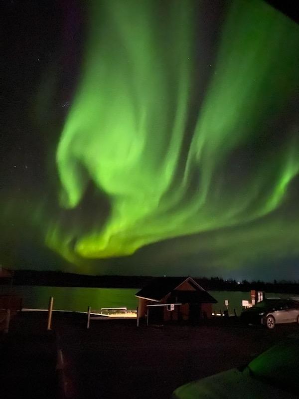scottmcquinn1's tweet image. Might be lacking sun in DMV...but Fairbanks is rocking the northern lights😎 @TuckerFox5 @foxweather @fox5dc @MatthewCappucci @AyeshaKhanNews @ErinFox5DC