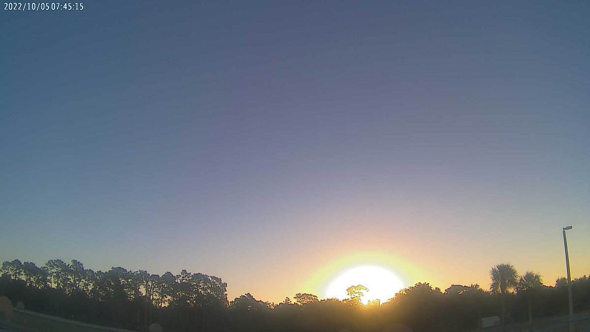 PESWxSTEM's tweet photo. Pasco eSchool at sunrise and it's 56.3 F. https://t.co/58esku2WQf