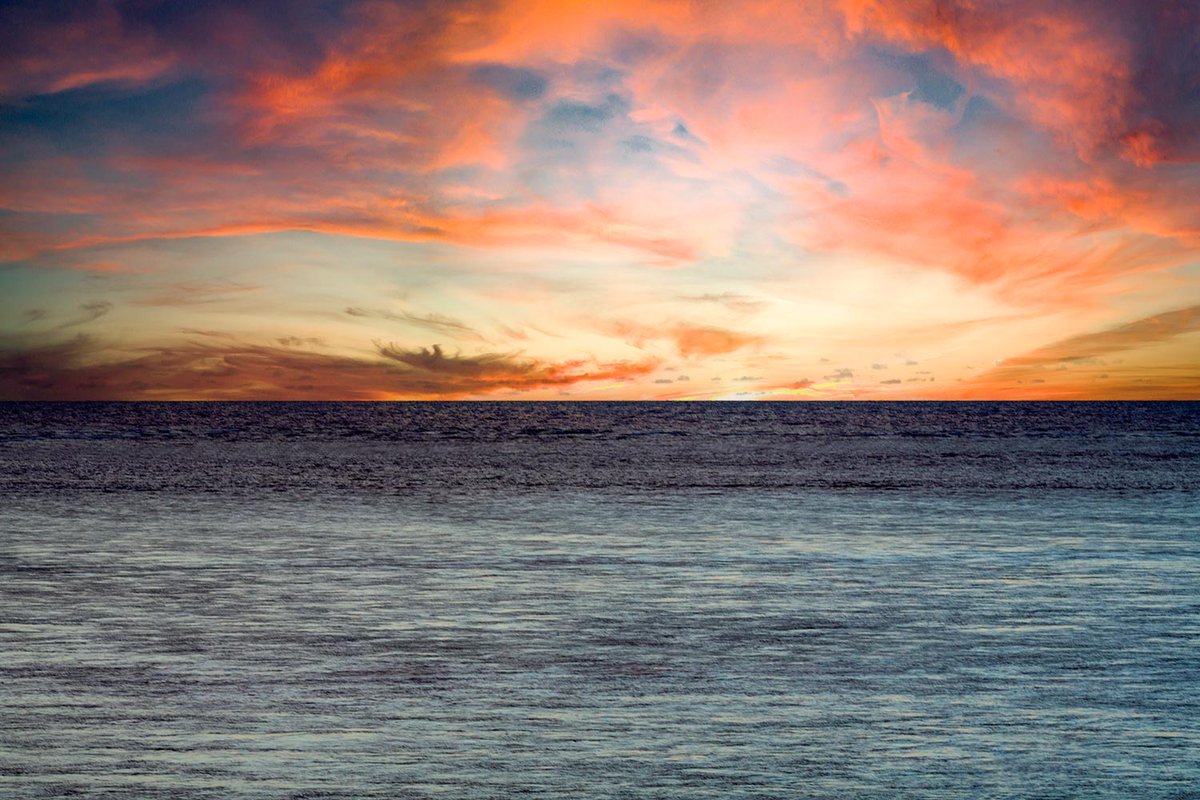 WisconsinPics's tweet photo. The view looking east across Lake Michigan near Sheboygan, Wisconsin.

#wisconsin #onwisconsin #wisconsinphotos #lakemichigan #morning #sunrise #clouds #stockphotos #stockphotogrpahy #seascape #commercialart #travelphotography https://t.co/it09cxtjmZ