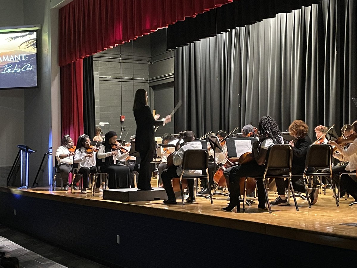 RoseParkOrch's tweet photo. The 6-8th grade String Orchestra crushed it last night at our fall concert! Thank you so much to everyone who came out to support us!! And a big shoutout to the @RosePark_Band for a job well done!!  @roseparktitans @RPtso https://t.co/XUqYLiI4RB