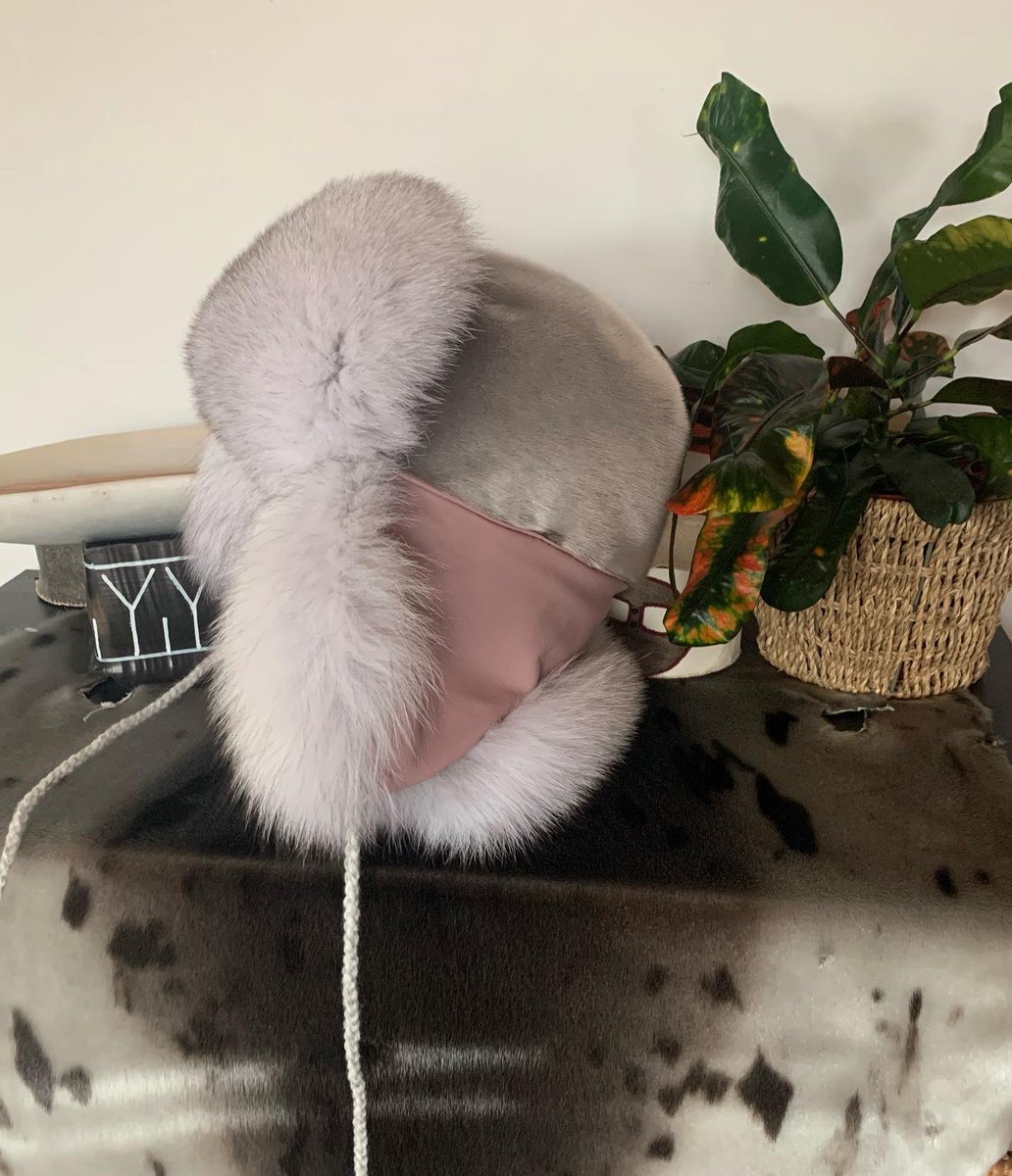 MKILABUKCOTE's tweet image. Sewing season is here #sewfun #inuit