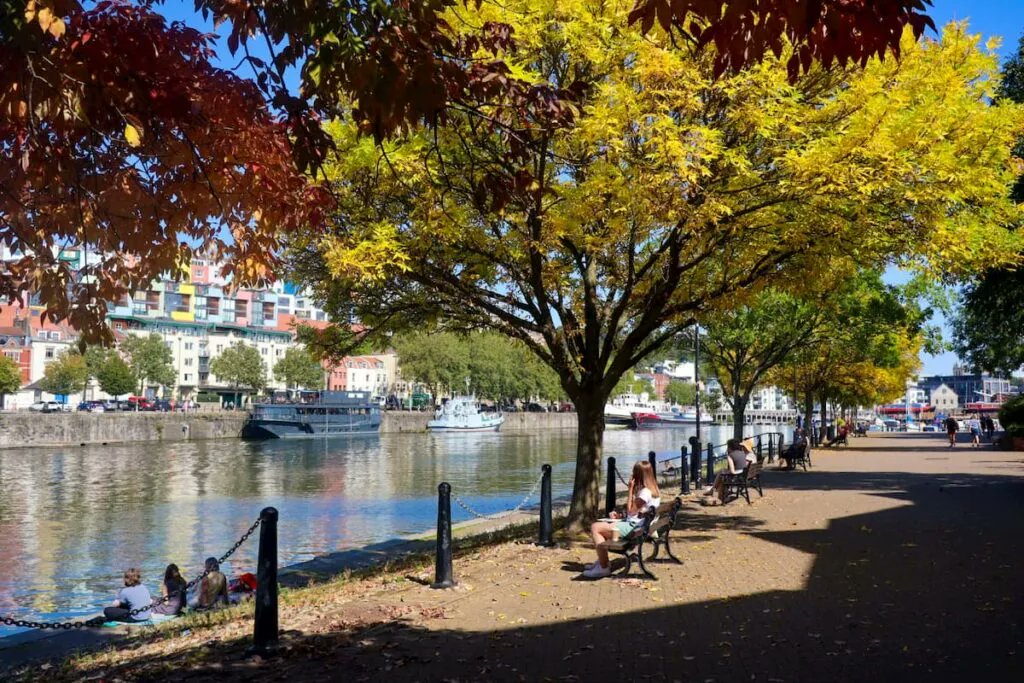 Autumn is very much creeping into the city, so what better way to burn off feral child energy than getting outdoors to ruffle leaves, snaffle conkers &amp; marvel at the leaves? Family-friendly autumn walks in Bristol buff.ly/3j8E2IB #VisitBristol #AutumnVibes
