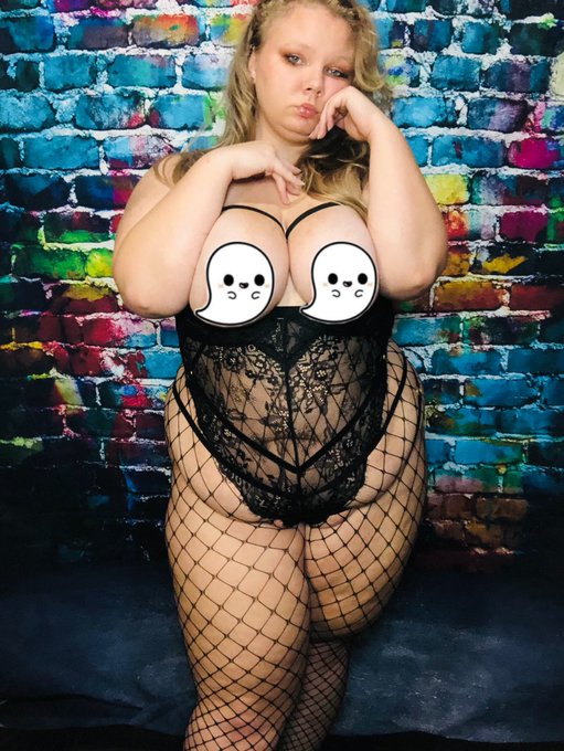 Retweet if you wanna see my boo-bies https://t.co/kfnq31p1un<a href="/tag/newprofilepic"class="tags"><span>#newprofilepic</span></a>