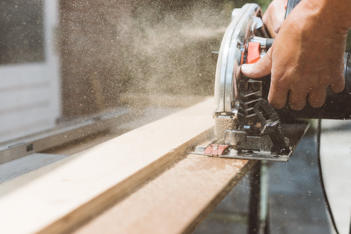 2/2 It also contains carcinogens, so hardwood &amp; softwood dusts have a Workplace Exposure Limit, implemented by COSHH, which mustn't be exceeded. Enitial identifies, assesses, &amp; controls exposure to hazardous substances, including dust, with our monitoring and sampling services.