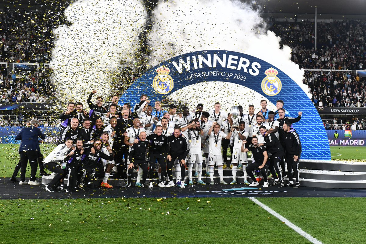 stadionhelsinki's tweet photo. Mahtava suurtapahtumakausi on loppusuoralla. Jalkapallon ja yleisurheilun lisäksi stadionilla on hiihdetty, juostu viestejä, pidetty yritystapahtumia sekä järjestetty lukuisia konsertteja. Tapahtumien kirjossa on punnittu myös nurmitiimin asiantuntemus.🏟️ https://t.co/5QhF4R6c8F https://t.co/NFHnOPPV7N