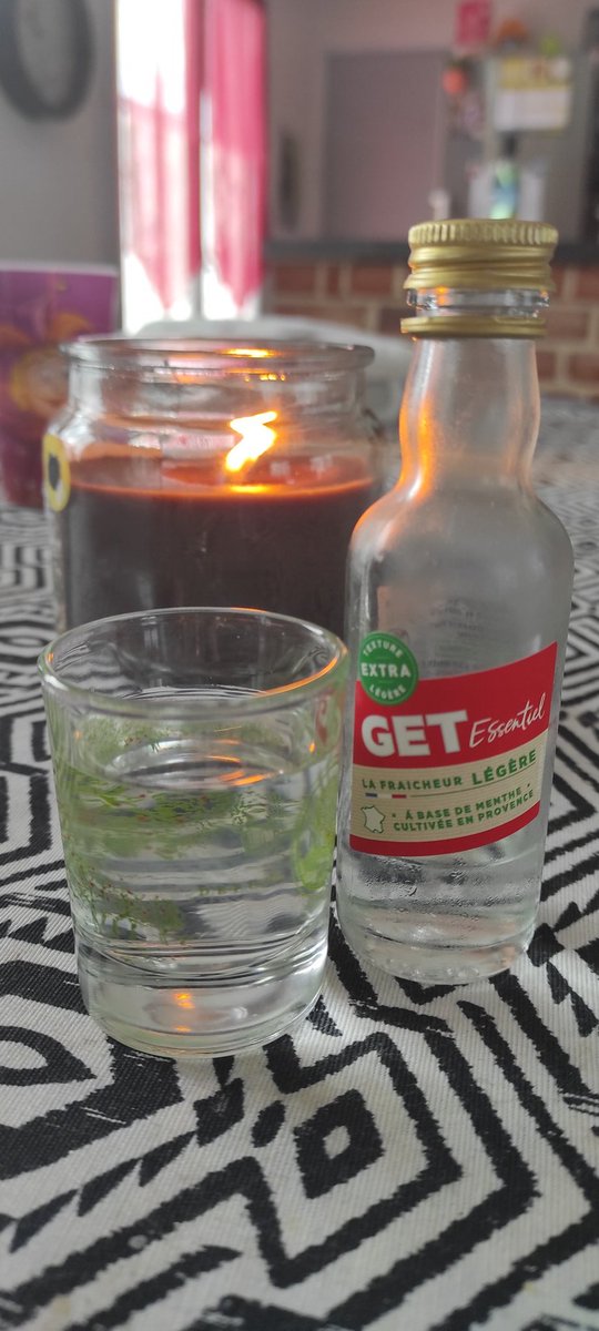 DecambronB's tweet photo. @getfr essentiel
J'aime le packaging 
40 % de sucre en moins, composée de menthe de Provence.
Très rafraîchissante, bonne texture en bouche, j'aime le goût unique de menthe en bouche.

 ⚠️L'abus d'alcool est dangereux pour la santé, à consommer avec modération⚠️
#getessentiel https://t.co/BMKzjNBpPm