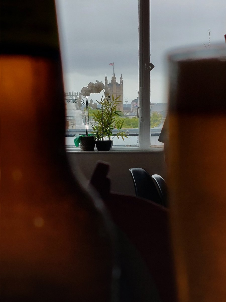 wmparker's tweet photo. somewhere in London https://t.co/hRK6cA2lxX