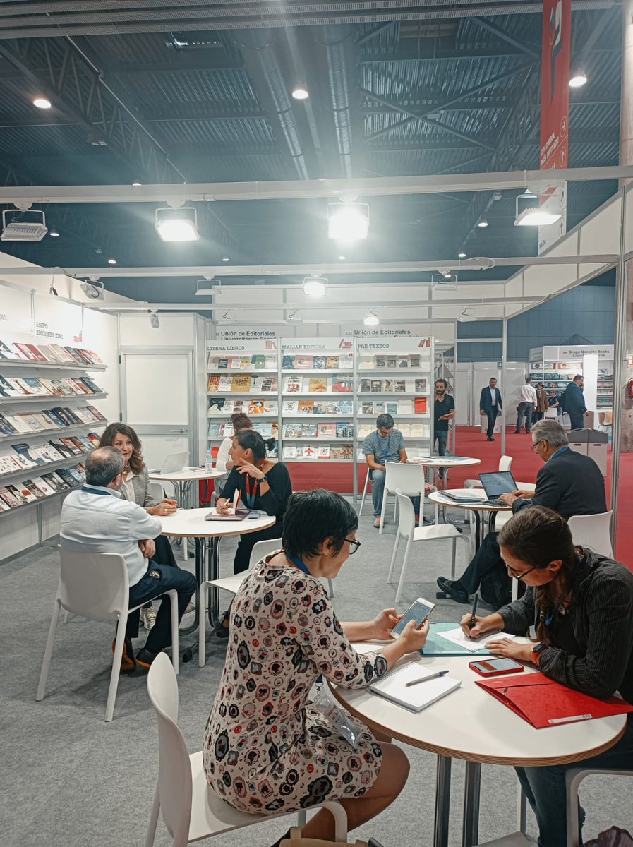 aepv_editorials's tweet photo. #AcenEditorial
@algareditorial
@andanaeditorial
@bromera
#Lisermed
@edicioneskiwi
#IgluEditorial
@Olelibros
#LiteraLibros
#MalianEditora
@PreTextosLibros
@PublicacionsUV
@LlenguesUA
@cuadernosrubio
#SavannaBooks
#TucuentoyTu
@UJIuniversitat
📚 Ens veiem a la C41! https://t.co/8tDCr8aFWo