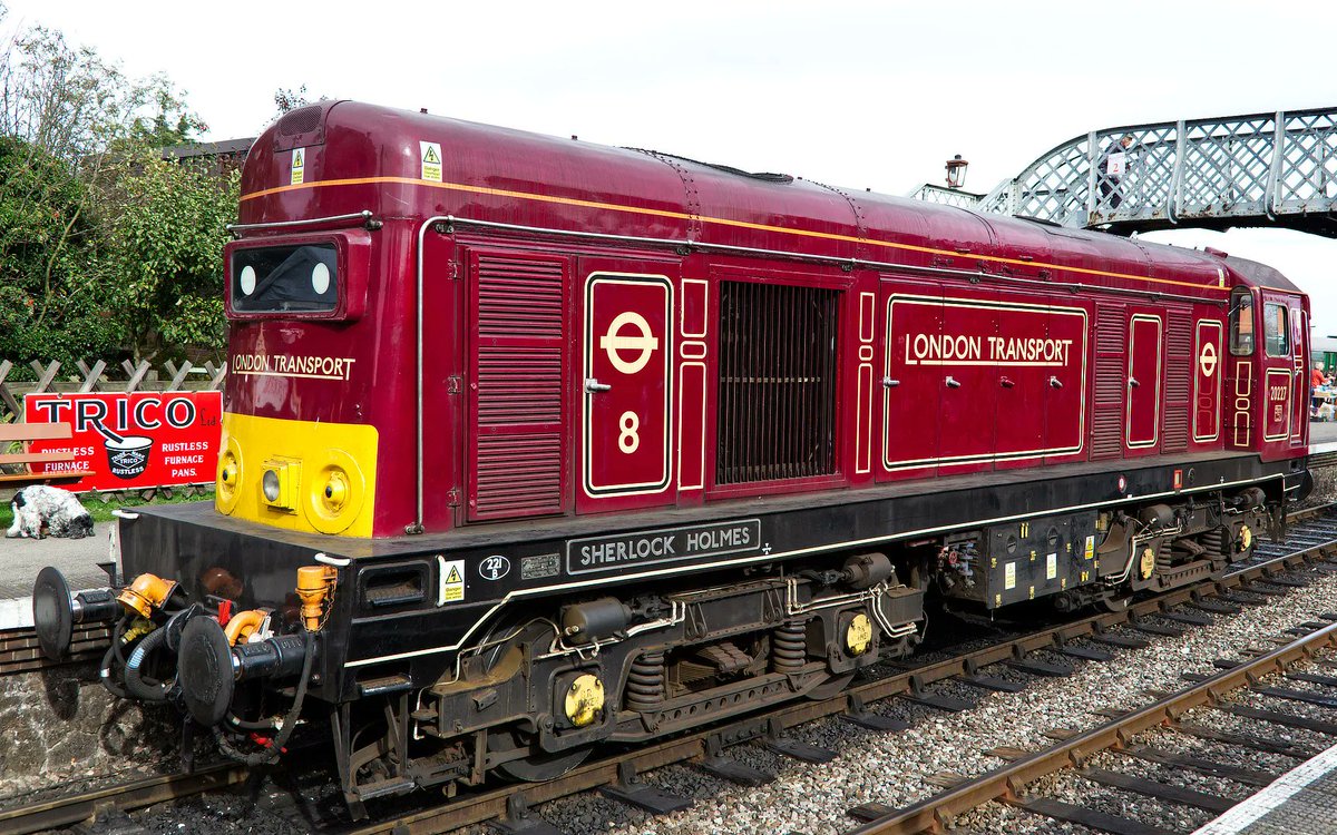1953 the electric loco "Sherlock Holmes" is christened on Aylebury line from Baker Street. Members of the Sherlock Holmes Society rode on the 1st trip.
#bbcsherlock #lndont #sherlock #sherlockholmes #holmes
#sherlockian #bootmakers #cesspudlians
