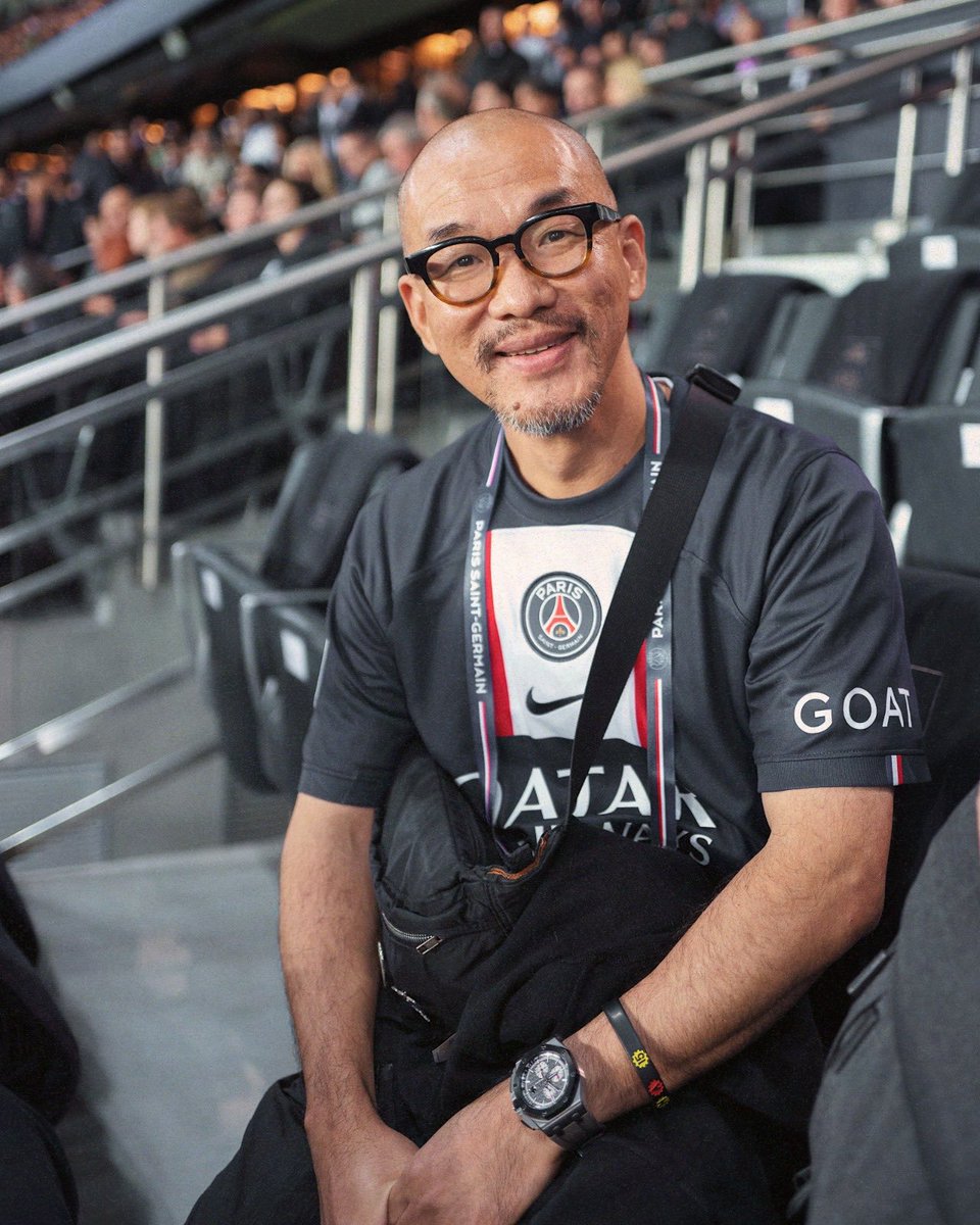 lnstantFoot's tweet photo. Alors qu’il venait tout juste d’annoncer sa collaboration avec le PSG, l’artiste Kim Jung Gi est brutalement décédé à Paris. 😢

Il était connu comme étant l’un des dessinateurs les plus talentueux du monde et capable de dessiner d’immenses fresques à main nue. RIP 🕊️ https://t.co/XGYYwcoUHC