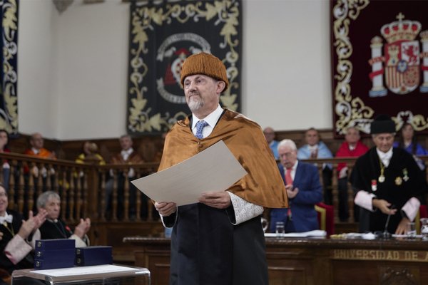 UAHes's tweet image. F. Javier Rodríguez, del Grupo #GEISER, recibe el Premio a la Transferencia de Conocimiento por el trabajo 'Ingeniería electrónica para un futuro energético seguro y sostenible'. ¡Enhorabuena! Aquí nos cuenta sus investigaciones en energía renovable. ow.ly/x0NN50L1QwC #UAH
