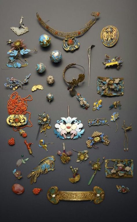 NmqbNews's tweet photo. #PostdoDia Jóias começaram a serem desenvolvidas há 5.000 anos na China Antiga e eram usadas por homens e mulheres como um símbolo de status. Tendo jade como o material mais popular. https://t.co/3Kaz6r1MP8
