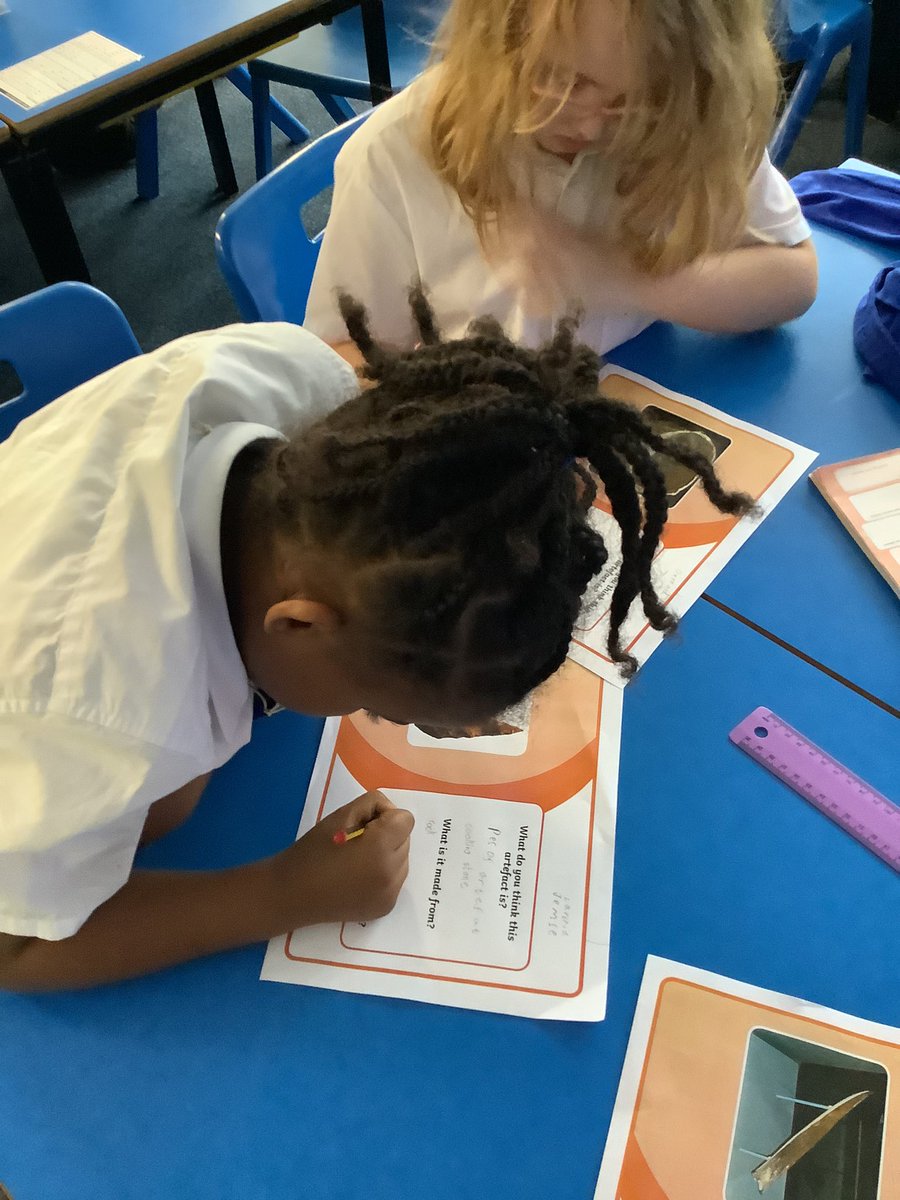 AbbeyPrimary's tweet photo. #tY3 were exploring different artefacts and discuss what they were used for #history https://t.co/N489xJ3KZE