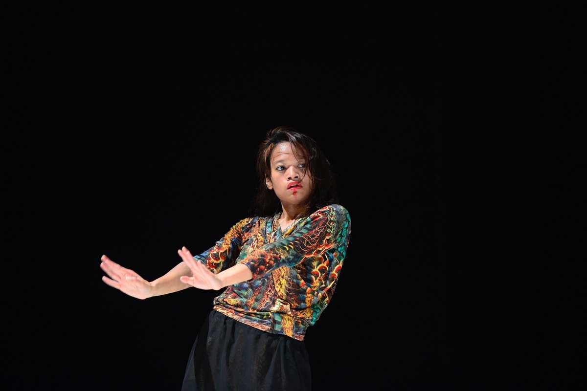 Talking to Freddie Opoku-Addaie, <a href="/FOpokuAddaie/">Freddie Opoku-Addaie</a> Artistic Director of Dance Umbrella <a href="/DanceUmbrellaUK/">Dance Umbrella</a> read interview here: bit.ly/3CcxByX  #dance #danceumbrella <a href="/GeorgiaTegou/">Georgia Tegou</a> #norachipumire  
<a href="/bersanichiara/">Chiara Bersani</a> #DUFest22 <a href="/NationalGallery/">National Gallery</a>