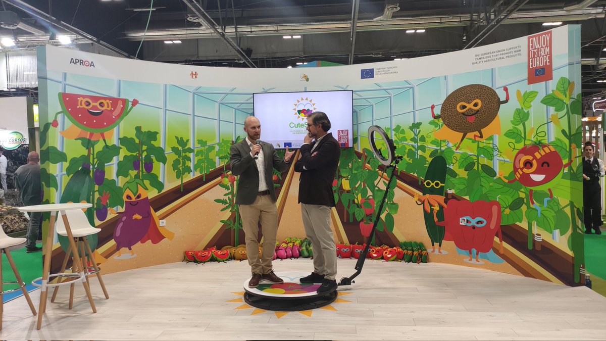 eComercioAgr's tweet photo. #CuteSolar presenta en @FruitAttraction las acciones de su campaña de promoción de los cultivos en #invernaderosolar en #Europa
@APROA_AOP @HORTYESPANA @Coexphal #FruitAttraction22
Revista #ECAFRUITS https://t.co/jgRPRNt6Ih