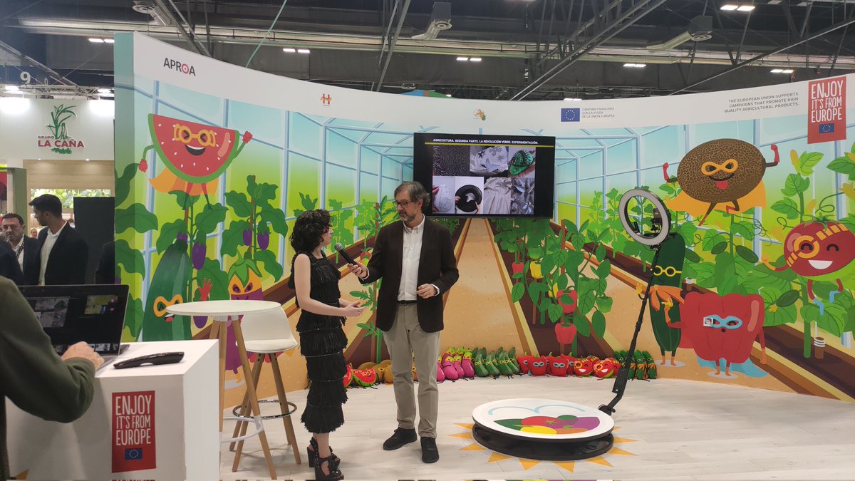 eComercioAgr's tweet photo. #CuteSolar presenta en @FruitAttraction las acciones de su campaña de promoción de los cultivos en #invernaderosolar en #Europa
@APROA_AOP @HORTYESPANA @Coexphal #FruitAttraction22
Revista #ECAFRUITS https://t.co/jgRPRNt6Ih