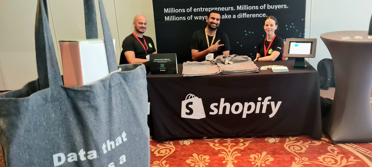 Goerz2's tweet image. Big thanks to @ShopifyData team for the swag package! Probably the first raffle I have ever won 😍💚

#shopify #shopifydata #reworkAI22