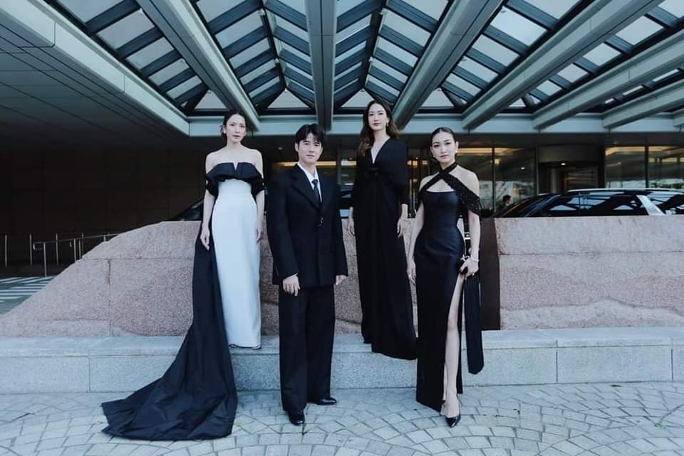Mm38Nune's tweet photo. Mario Maurer with the others @ Busan, South Korea for his movie #SixCharacters. 
#SixCharactersInBusan #BIFF2022 #Jiseok
#mariomaurer https://t.co/9A2dhZqyQA