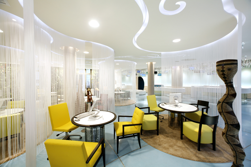 Le Club Med is a society with several holiday resorts around the world providing a high-end service. Decca worked together with MHNA for the renovation of Club Med showroom, by creating an elegant and contemporary style. Decca made the seating area for vendors and clients.