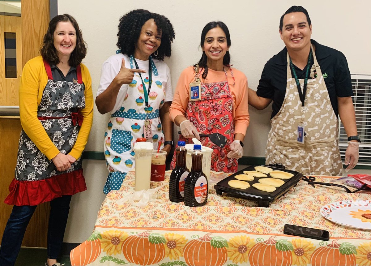 MrsFloyd0419's tweet photo. Weβre cooking up something special for our school family today @KinkeadeECS #CelebratingFall #FallBreakfast #HappyWednesday #LeadingWithLove https://t.co/ag26uMADNK