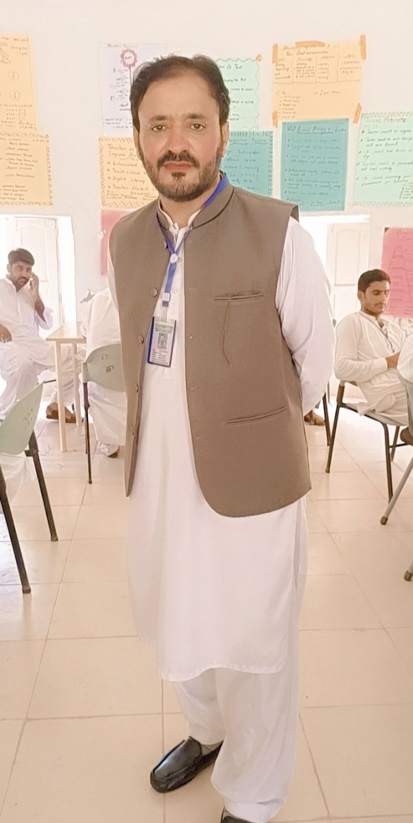 *دنيا* _کي_ گھري اونداھي مان آزادي ڏيندڙ سماج کي جئيڻ جا ڳڻ ٻڌائيندڙ جاھل کي آسمان جي اونچائي تي پھچائيدڙ *استاد* کي عالمي ڏينهن تي ڀيٽا پيش ڪجي ٿي!
Proud to be a teacher
#HappyTeachersDay_🖤🥀