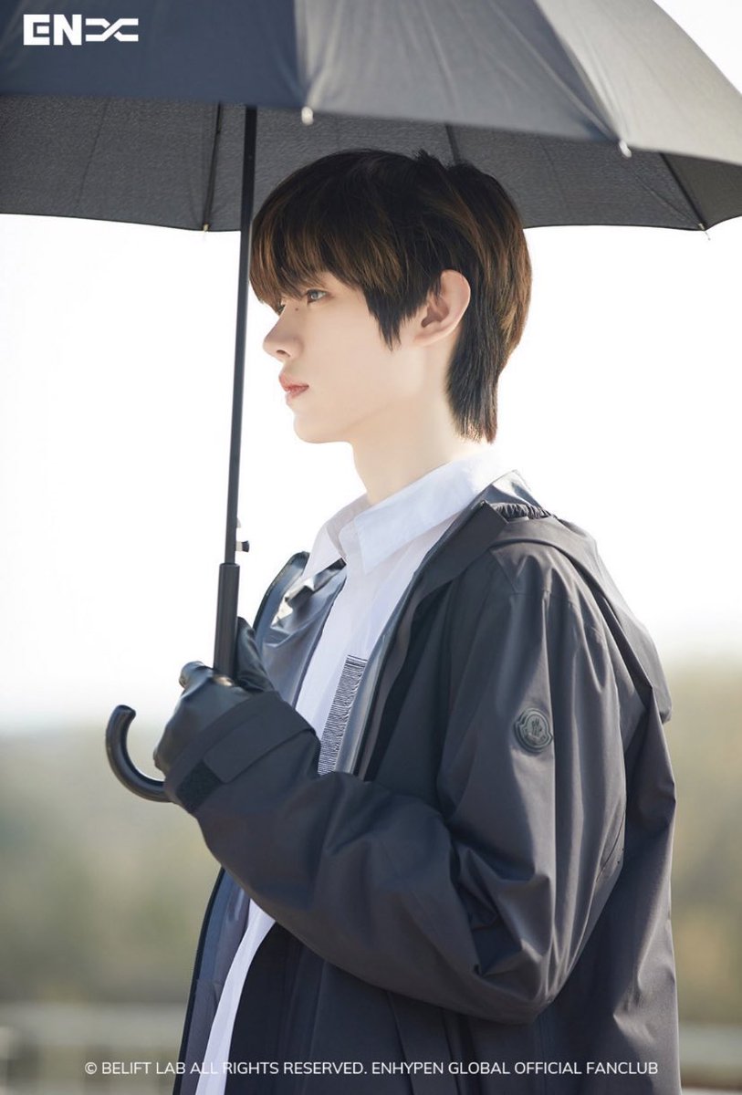 ssungoe's tweet photo. 우산만쓰면
수상할정도로잘생겨보이는남자 https://t.co/Z7e2ejMRHy