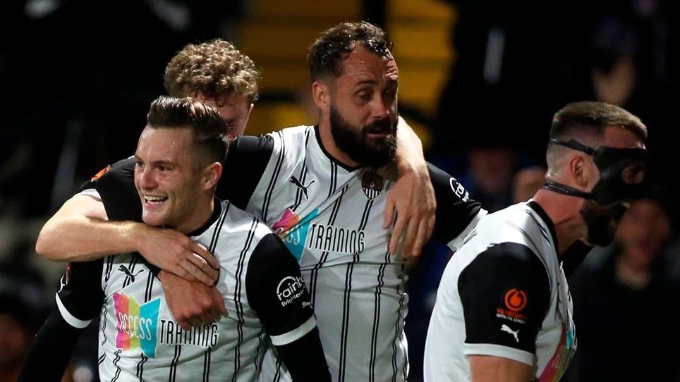 KRennicks40's tweet photo. Good afternoon, all. 👋🏽

Not that you need it but I am simply here to remind you that Notts County Football Club are deservedly top of the Vanarama National League. 🔝 

#Notts https://t.co/TlCGbQj3aS