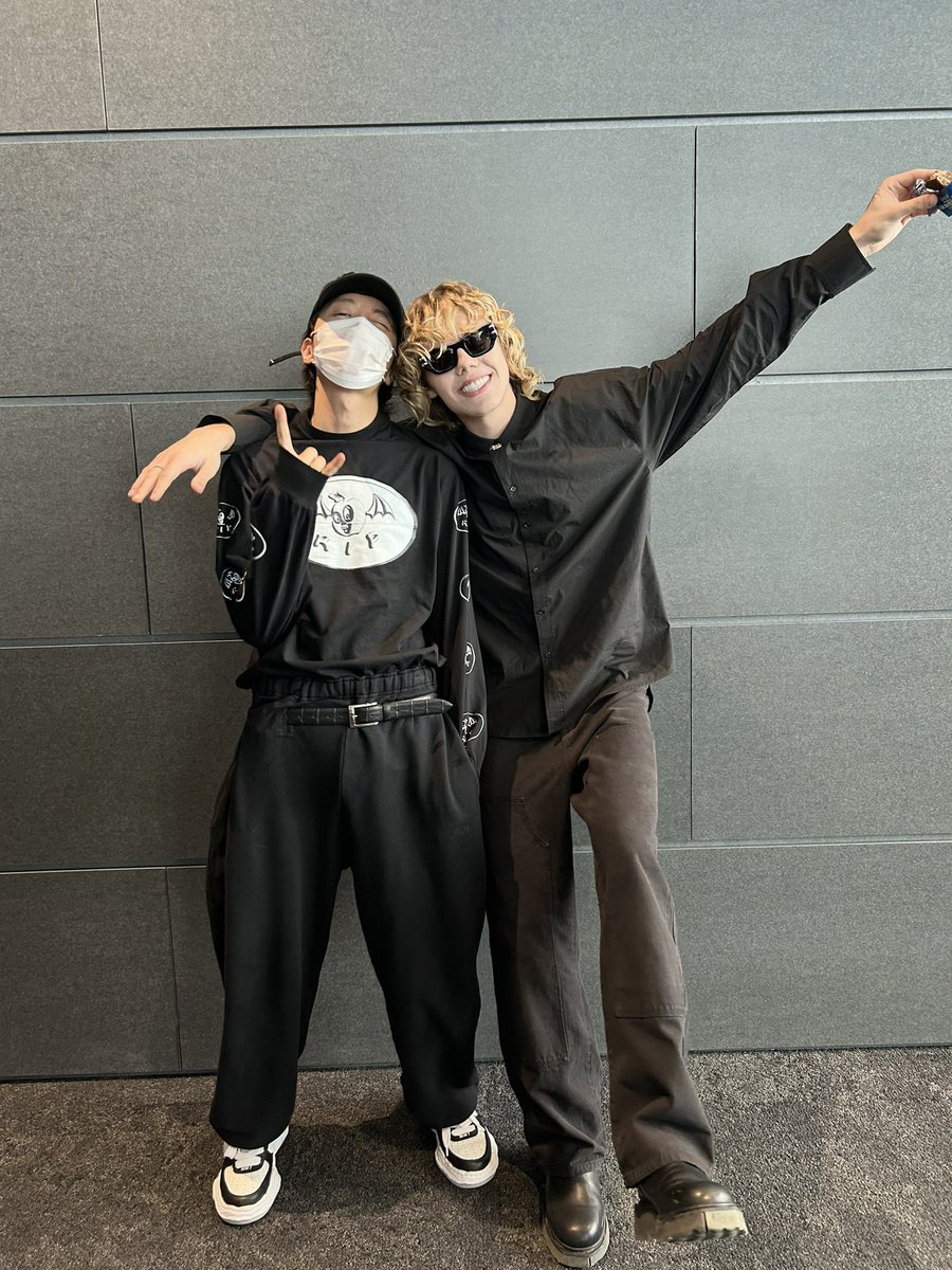 heeseungcokr's tweet photo. .@BTS_twt j-hope x The Kid Laroi
.@TXT_members Taehyun, Hueningkai x The Kid Laroi https://t.co/NVoCbMWk1l