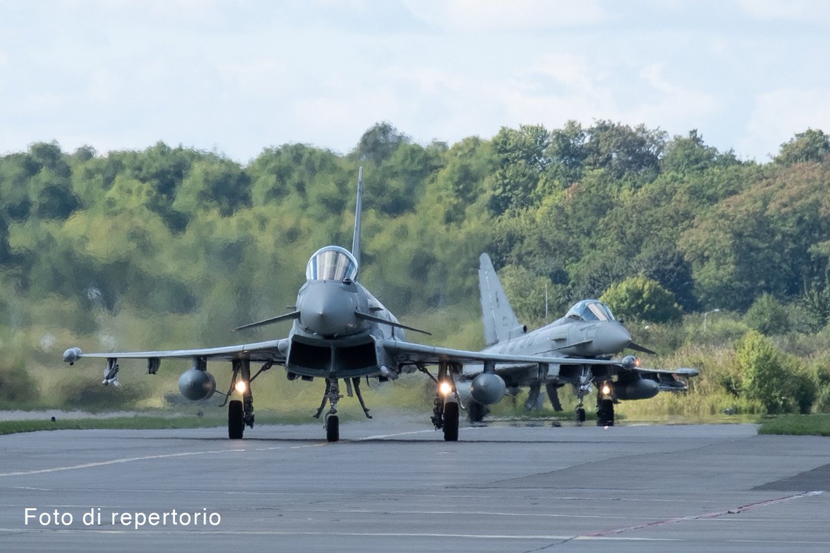 #Scramble, nuovo decollo immediato per gli #Eurofighter italiani impegnati in attività di Air Policing in Polonia per intercettare 4 caccia russi che avevano interessato gli spazi aerei polacco e svedese prima di essere costretti a rientrare nello spazio aereo di Kaliningrad