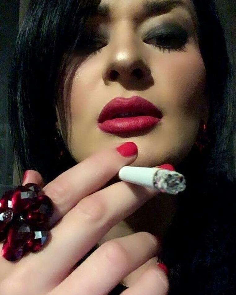 smoker babes on Twitter