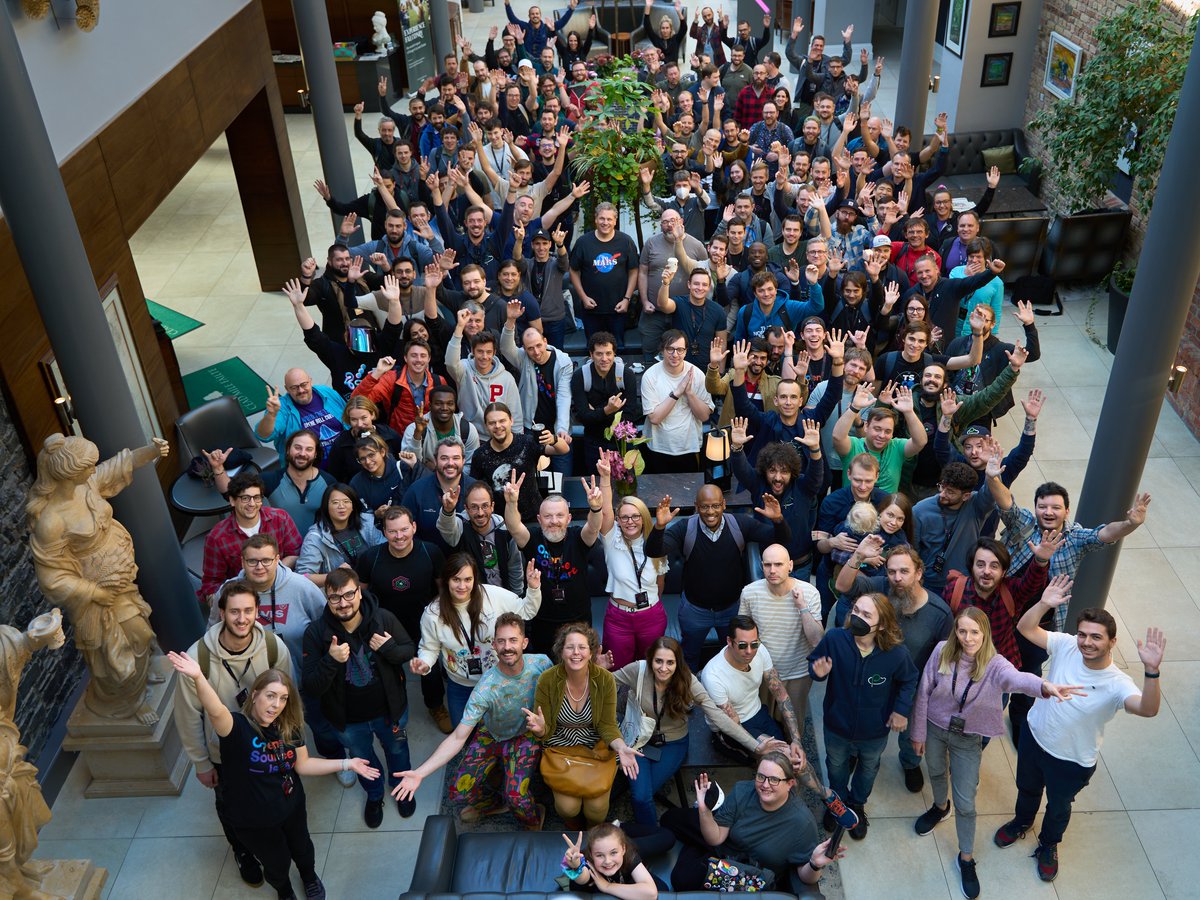 📸 #NodeConfEU What a wonderful group of people at a wonderful conference! flickr.com/photos/nearfor…