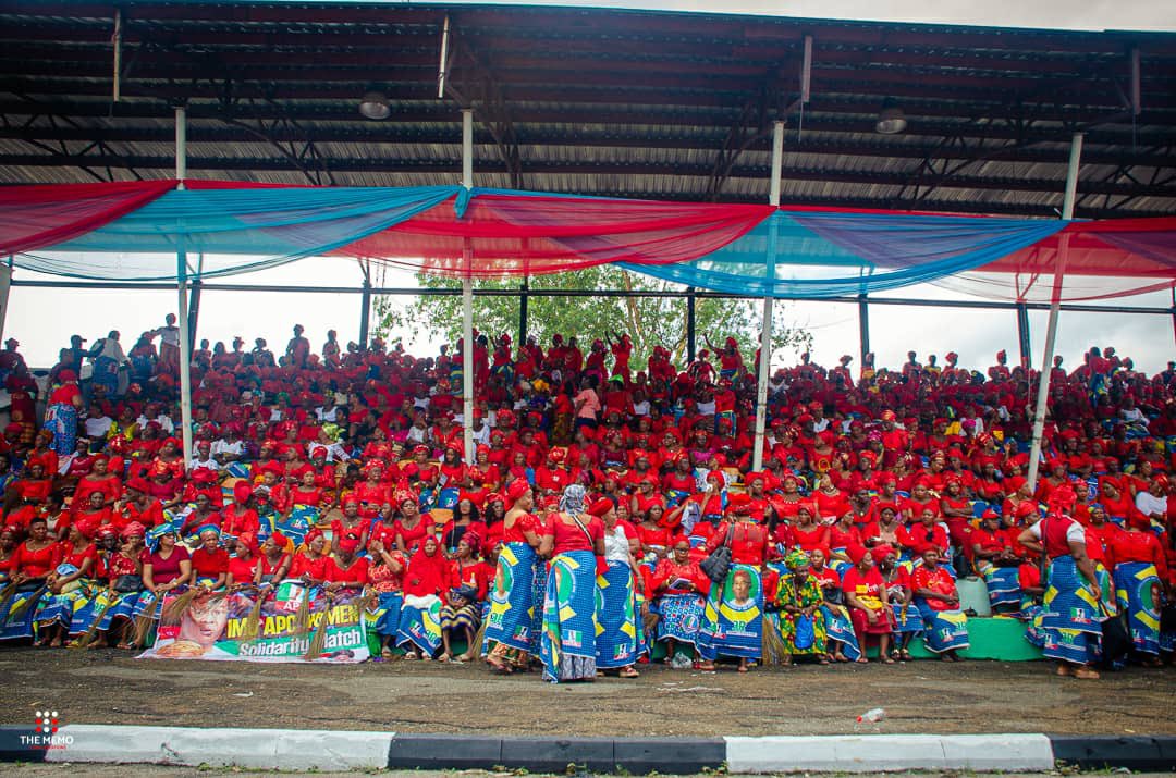 ABATBabes's tweet photo. Owerri women are dancing and singing. They are showing solidarity and support for @officialABAT 

What did we say about the jungle???😉

#BATBABES
#ASIWAJUBABES
#SHETTIMABABES
#BATIFIED 
#BAT2023 
#BATSHET2023 https://t.co/fgB4hSfXmM