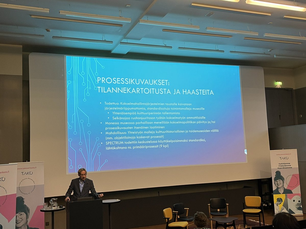 Tapio Juutinen kertoo kokoelmahallinnan prosessikuvausten kehittämisestä. Tarve standardeille on havaittu, aikataulut ja työmallit ovat avoimia. Pohjoismaisilta tahoilta hyviä käytäntöjä. #tako #syysseminaari