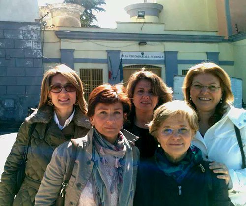 EPALE_IT's tweet photo. Buon lavoro agli #insegnanti degli adulti nei #CPIA che insegnano dando nuova speranza a chi rischia di non averne.
A quelli nei percorsi di #istruzione di 2° livello che li portano al diploma.
Senza dimenticare le sedi in #carcere.
Grazie a tutti voi ❣️
#WorldTeachersDay https://t.co/aW40Vn4Igi