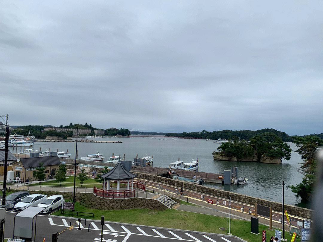 Adversity can test a person's character; only extraordinary circumstances can show extraordinary integrity; when the iron fist of fate is at stake, only the brave and wise can take it easy.