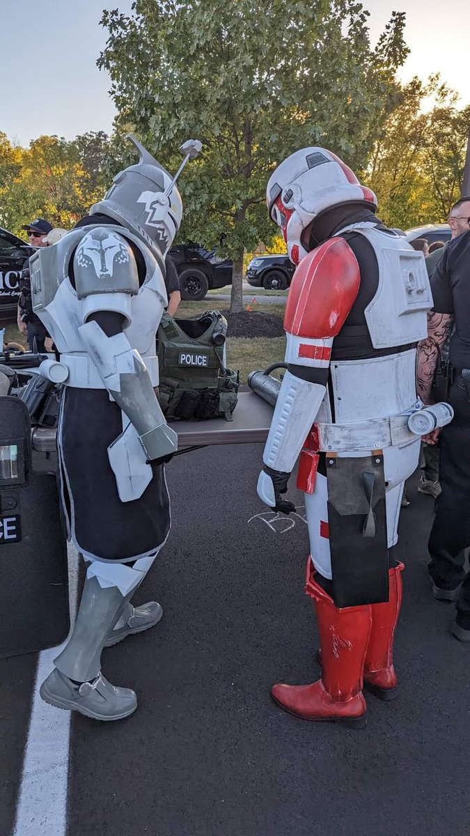 Bloodfin's tweet photo. Yesterday (10/4/22) The Bloodfin Garrison teamed up @MosEspaBase for Brownsburg National Night Out hosted by Brownsburg Police Department and Brownsburg Community School Corporation.
#rebellegion #501st #501stlegion #starwarsindiana #mosespabase https://t.co/P1gwmtEByO